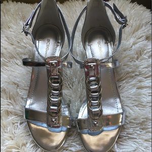 BCBG Size 7.5 silver vegan leather T strap wedges  heel 2.5”